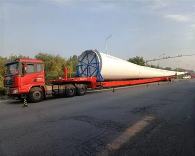 Szélturbina penge szállító pótkocsi